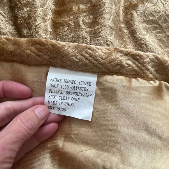 Christmas Tree Skirt 48 Inch Gold velvet fabric lined button closure - Picture 5 of 7